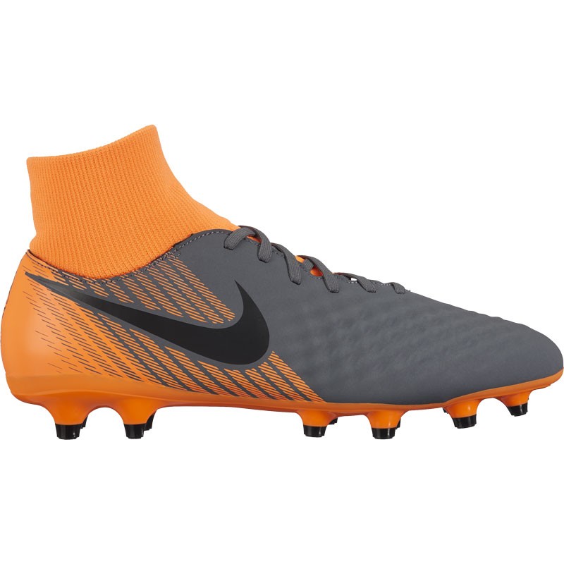 magista con cavigliera